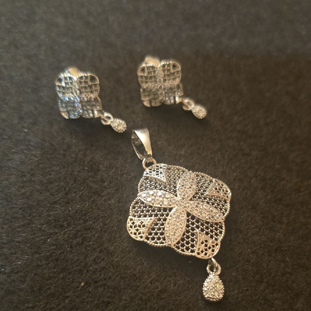 Elegant Silver Floral Jewelry Set